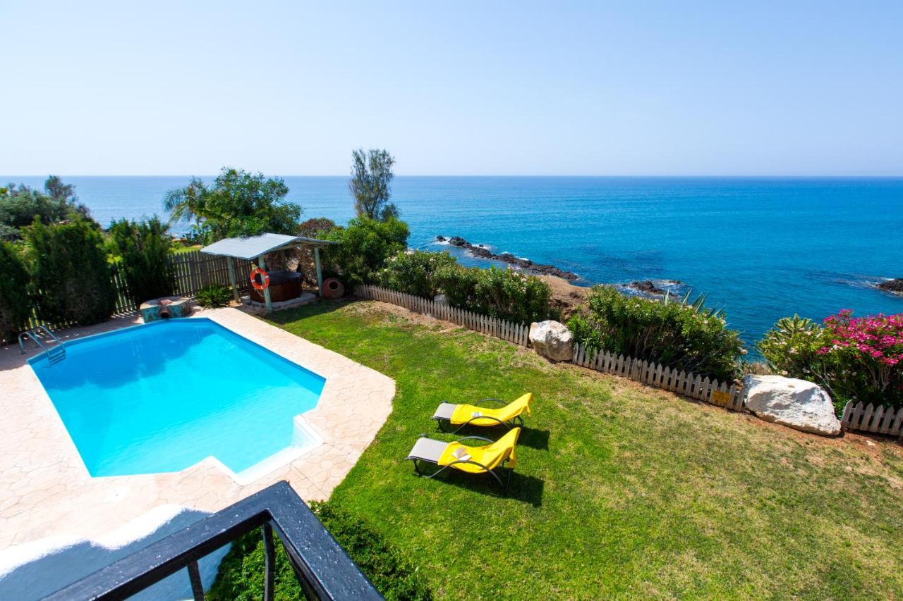 Villa Clarissa & Carmel View Paphos Bagian luar foto