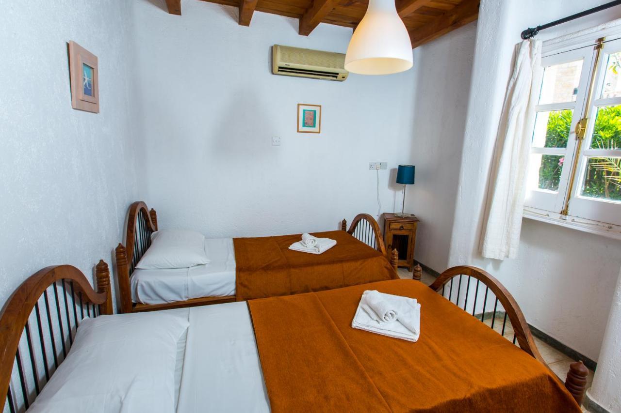 Villa Clarissa & Carmel View Paphos Bagian luar foto
