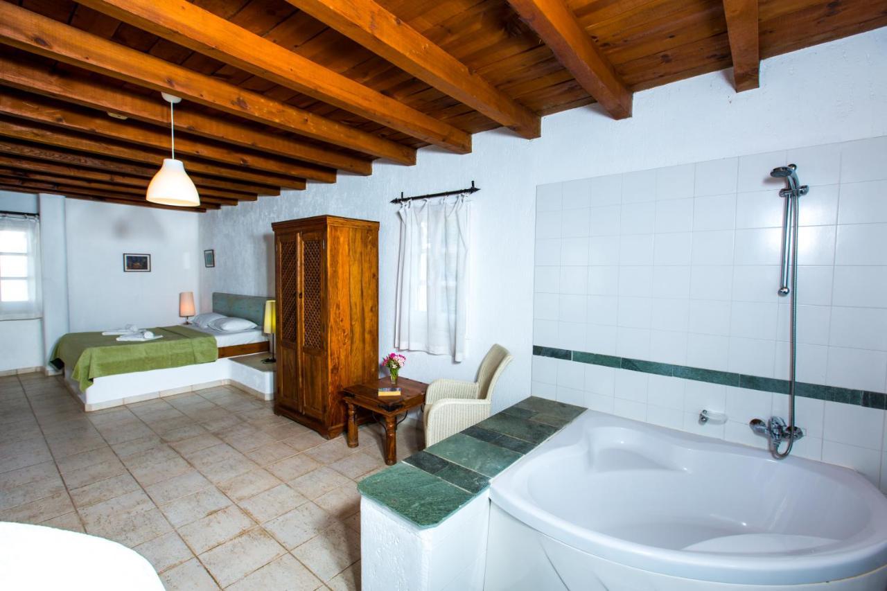 Villa Clarissa & Carmel View Paphos Bagian luar foto
